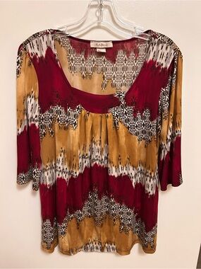 Sushi Flower Burgundy & Mustard Patterned Scoop Neck Short Sleeve Top